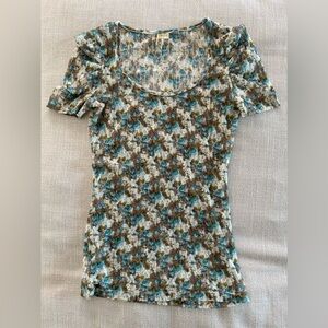 BKE Pretty Floral Lace Short Sleeve Top. Size Medium